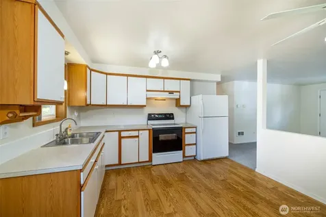 731 S Broadway Street Westport WA 98595