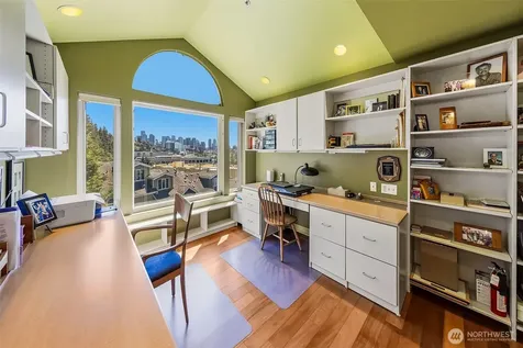 1906 Franklin Place E Seattle WA 98102