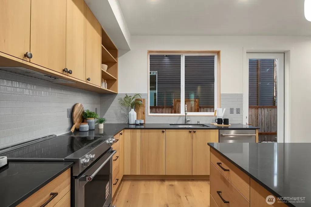1806 E Mercer Street Seattle WA 98112