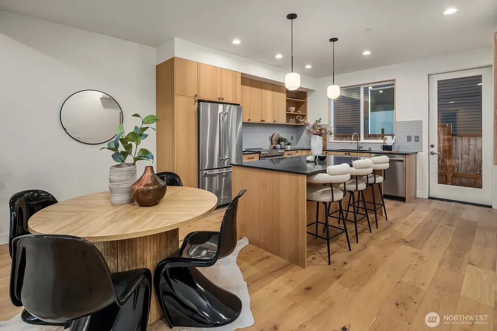 1806 E Mercer Street Seattle WA 98112