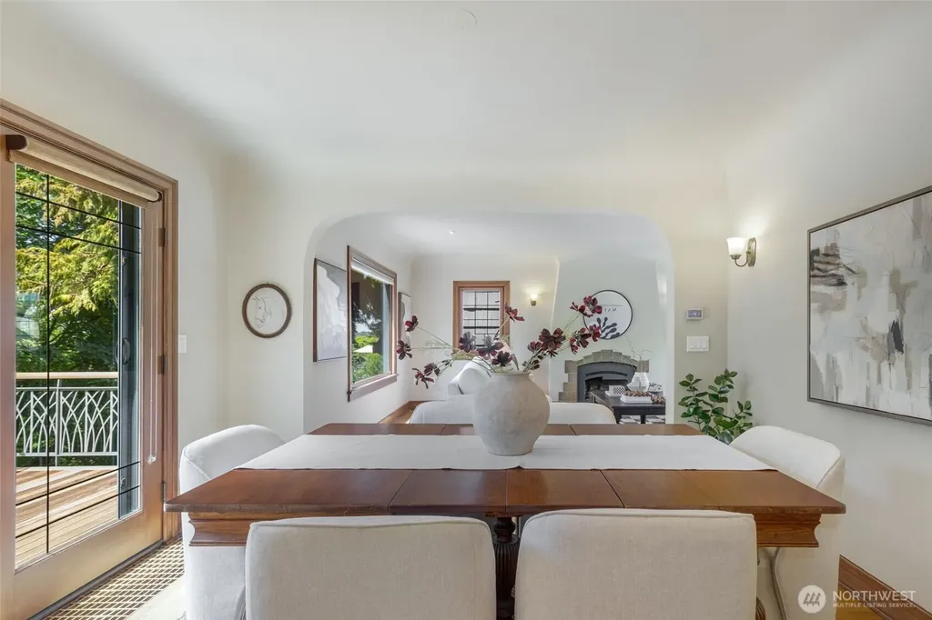 2501 Nob Hill Place N Seattle WA 98109
