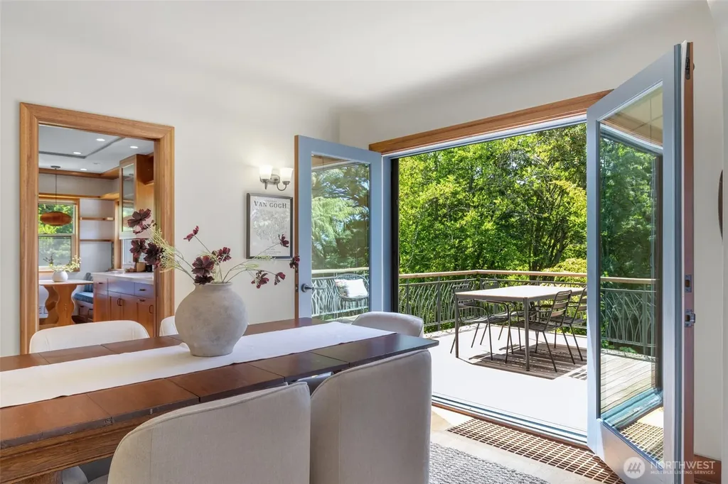 2501 Nob Hill Place N Seattle WA 98109