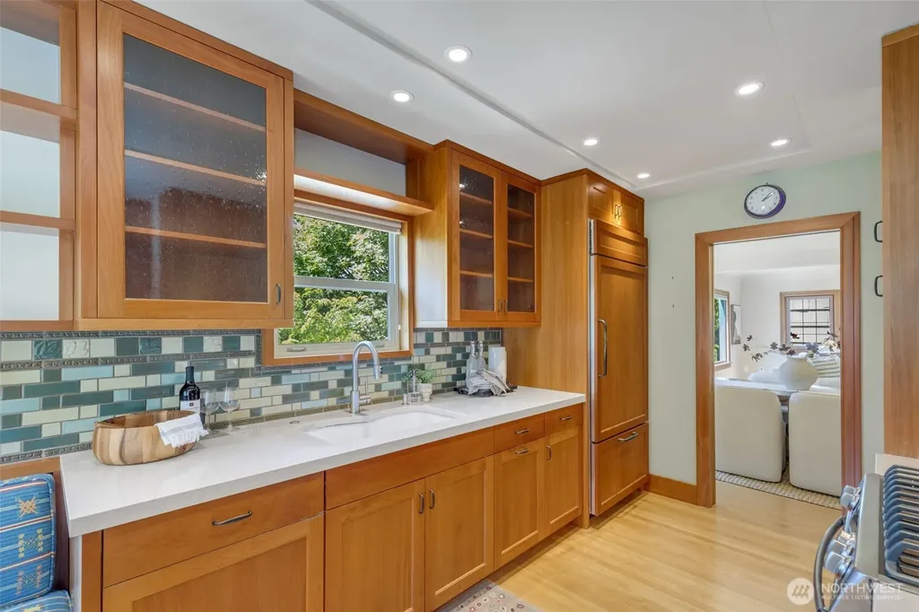 2501 Nob Hill Place N Seattle WA 98109