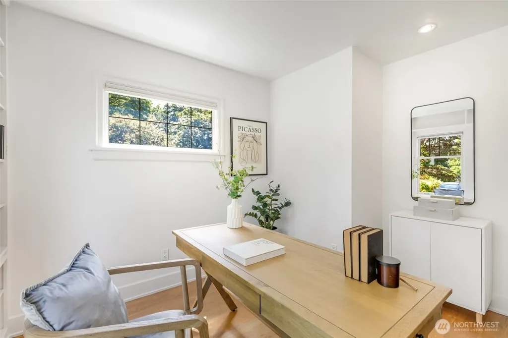 2501 Nob Hill Place N Seattle WA 98109