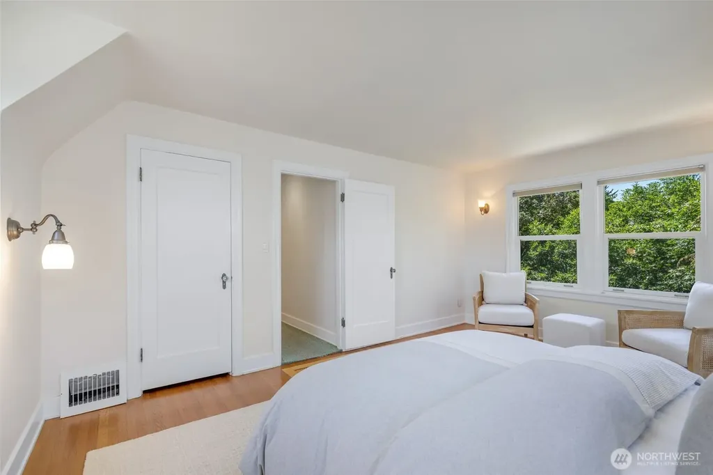 2501 Nob Hill Place N Seattle WA 98109