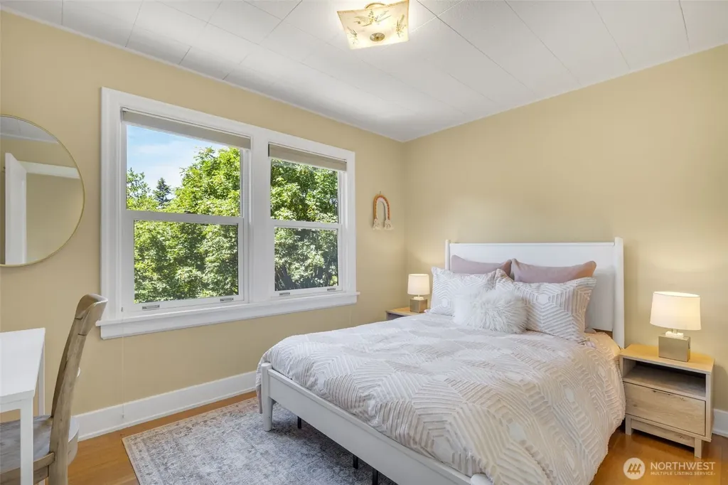 2501 Nob Hill Place N Seattle WA 98109