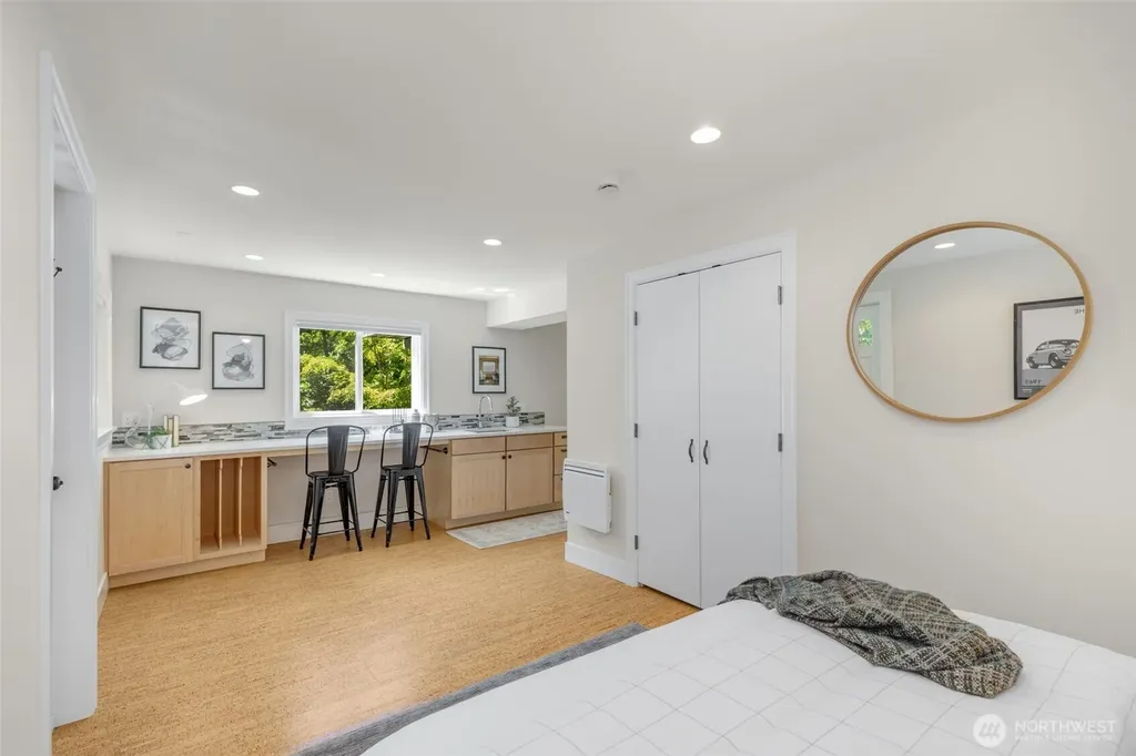 2501 Nob Hill Place N Seattle WA 98109