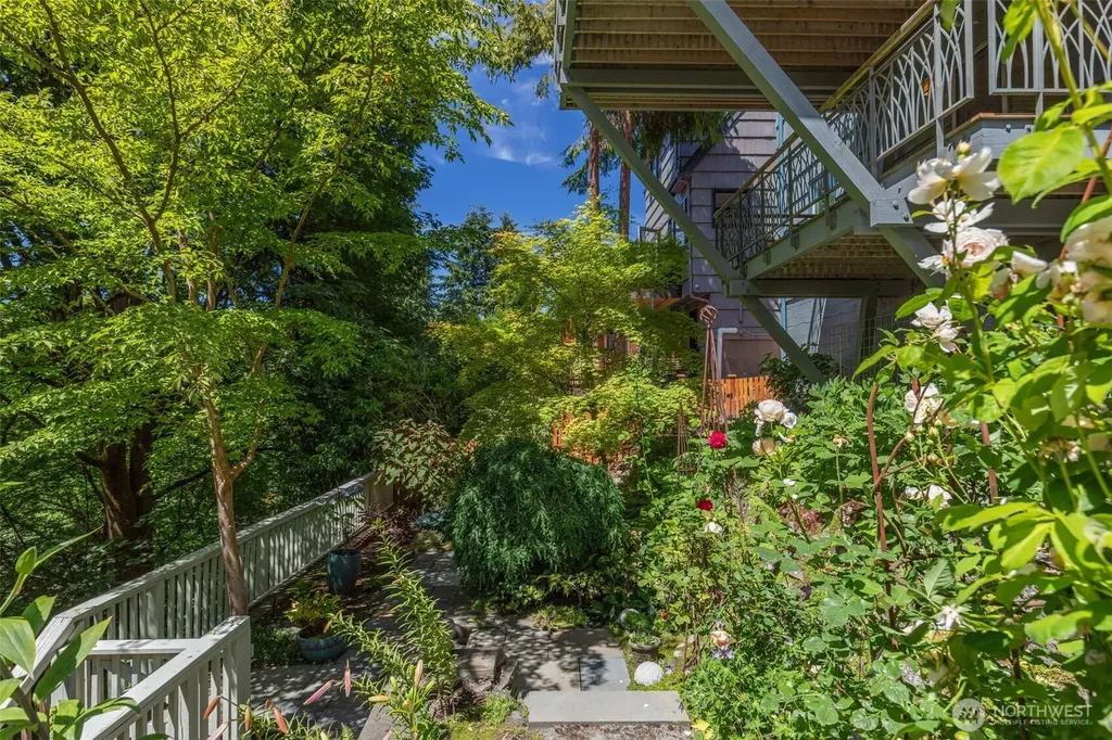 2501 Nob Hill Place N Seattle WA 98109