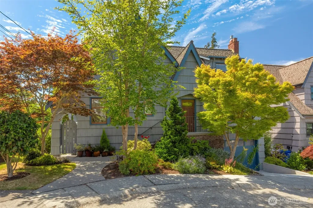 2501 Nob Hill Place N Seattle WA 98109