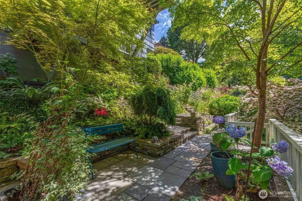 2501 Nob Hill Place N Seattle WA 98109