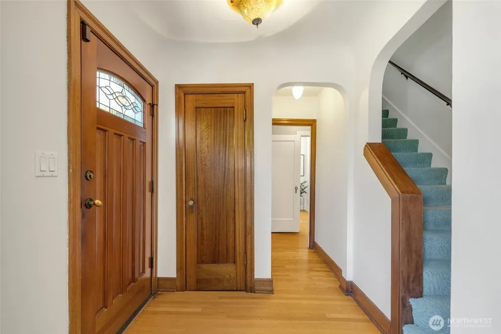 2501 Nob Hill Place N Seattle WA 98109