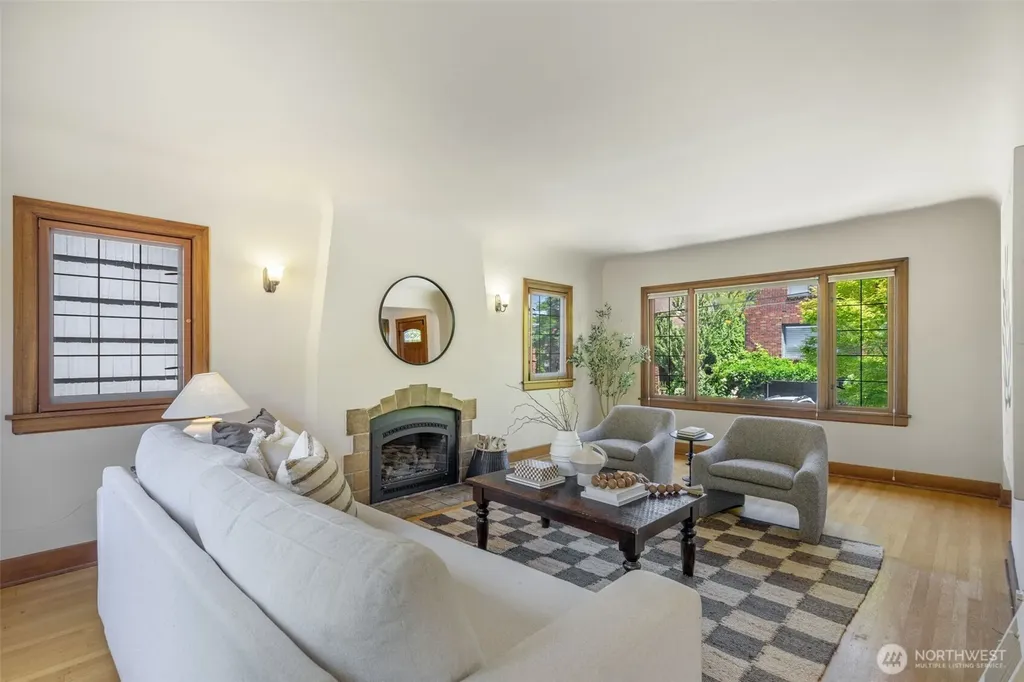 2501 Nob Hill Place N Seattle WA 98109