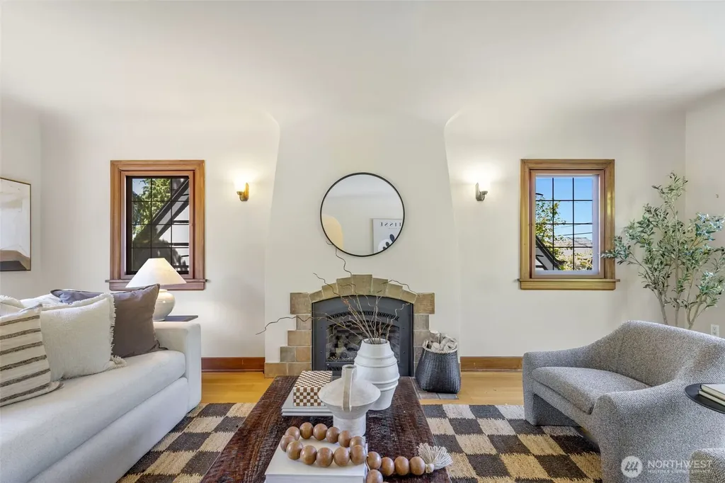 2501 Nob Hill Place N Seattle WA 98109