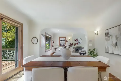 2501 Nob Hill Place N Seattle WA 98109