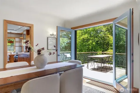2501 Nob Hill Place N Seattle WA 98109
