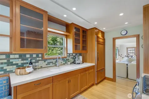 2501 Nob Hill Place N Seattle WA 98109