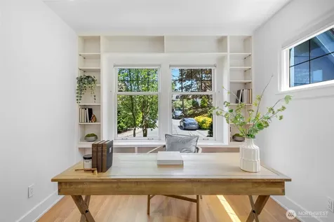 2501 Nob Hill Place N Seattle WA 98109
