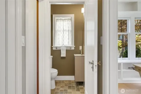 2501 Nob Hill Place N Seattle WA 98109