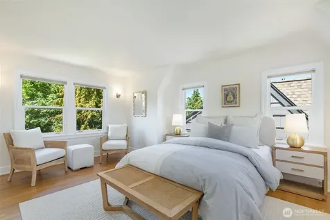 2501 Nob Hill Place N Seattle WA 98109