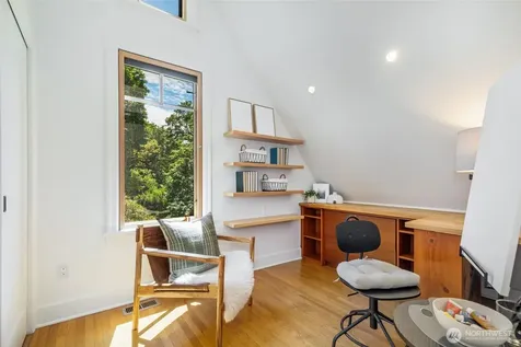 2501 Nob Hill Place N Seattle WA 98109