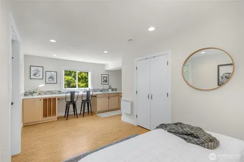 2501 Nob Hill Place N Seattle WA 98109