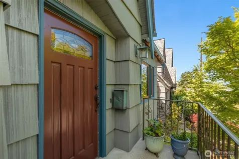 2501 Nob Hill Place N Seattle WA 98109