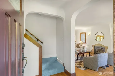 2501 Nob Hill Place N Seattle WA 98109