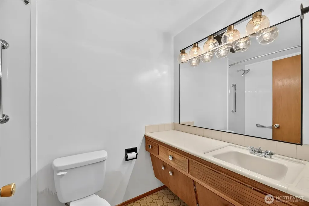 20003 3rd Place SW Normandy Park WA 98166