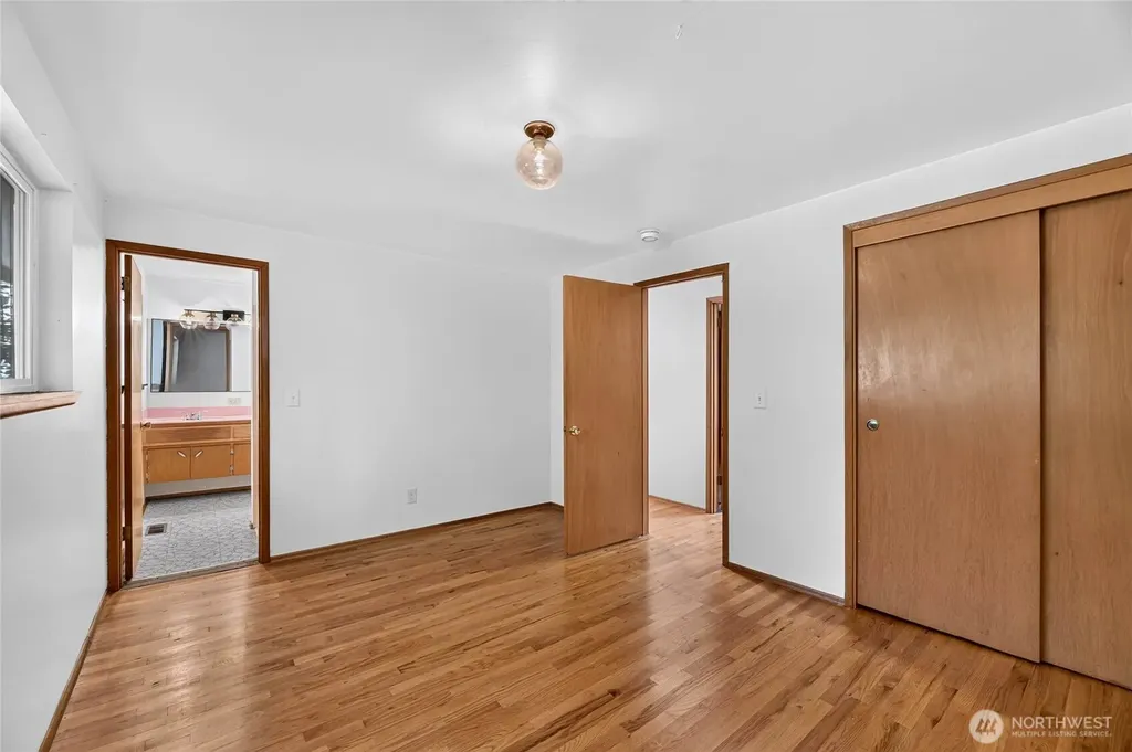 20003 3rd Place SW Normandy Park WA 98166