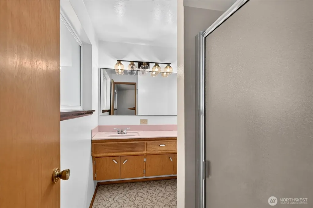 20003 3rd Place SW Normandy Park WA 98166