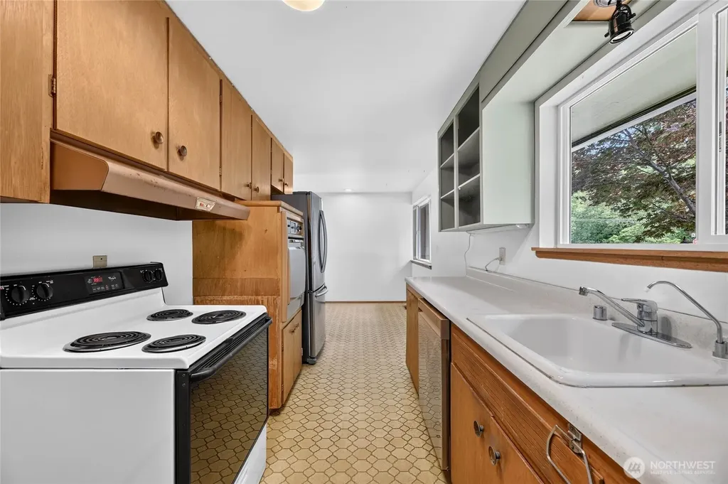 20003 3rd Place SW Normandy Park WA 98166