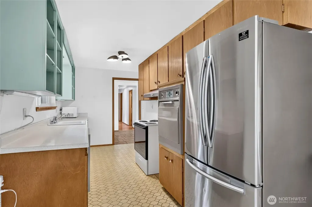20003 3rd Place SW Normandy Park WA 98166