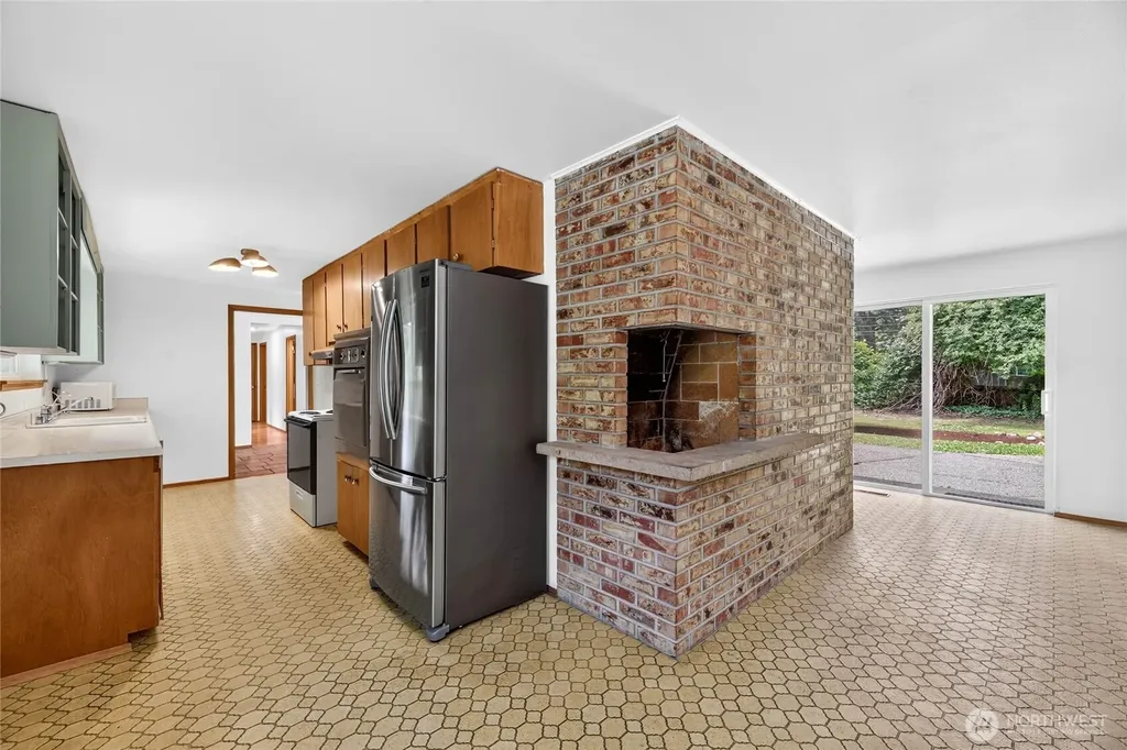 20003 3rd Place SW Normandy Park WA 98166