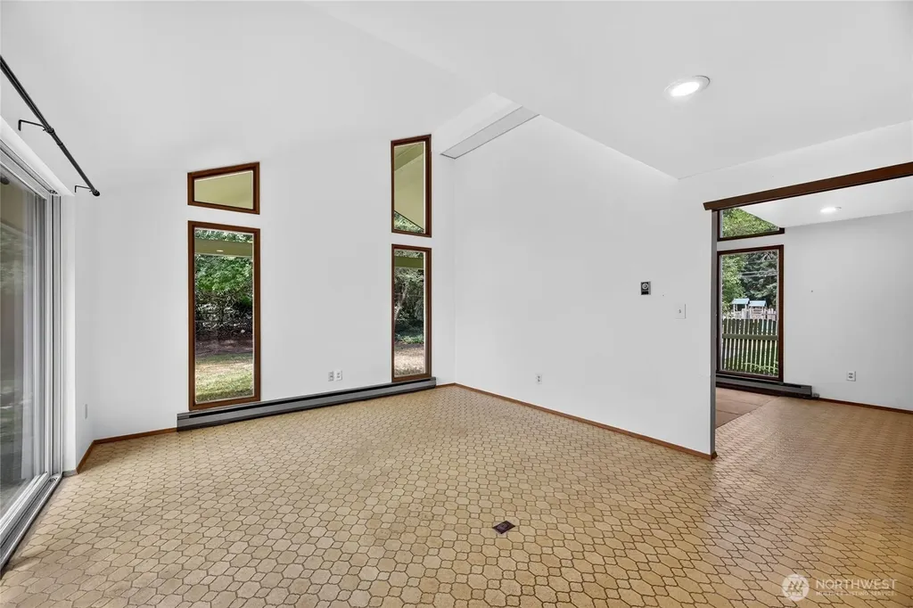 20003 3rd Place SW Normandy Park WA 98166