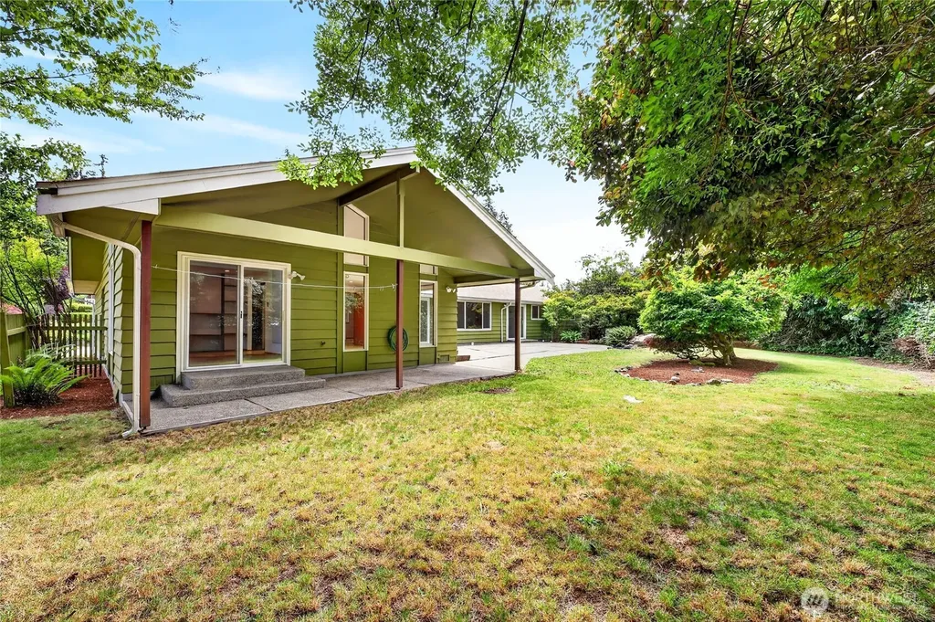 20003 3rd Place SW Normandy Park WA 98166