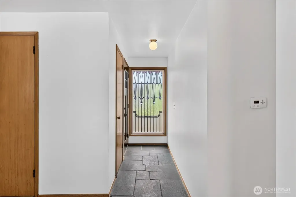20003 3rd Place SW Normandy Park WA 98166