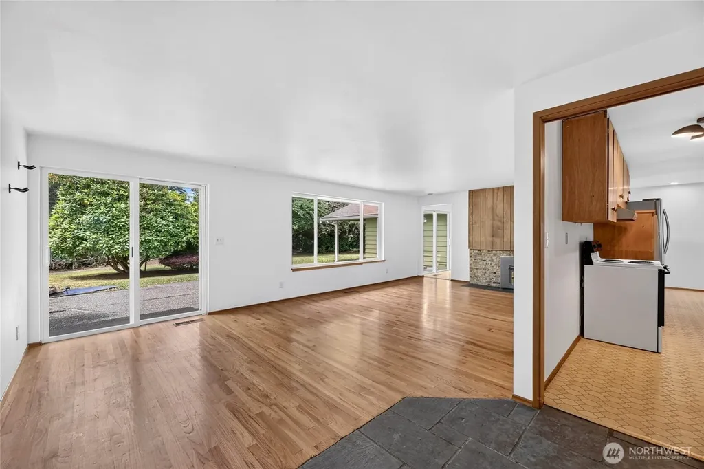 20003 3rd Place SW Normandy Park WA 98166