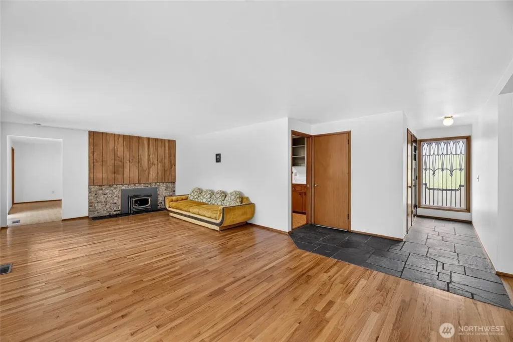 20003 3rd Place SW Normandy Park WA 98166