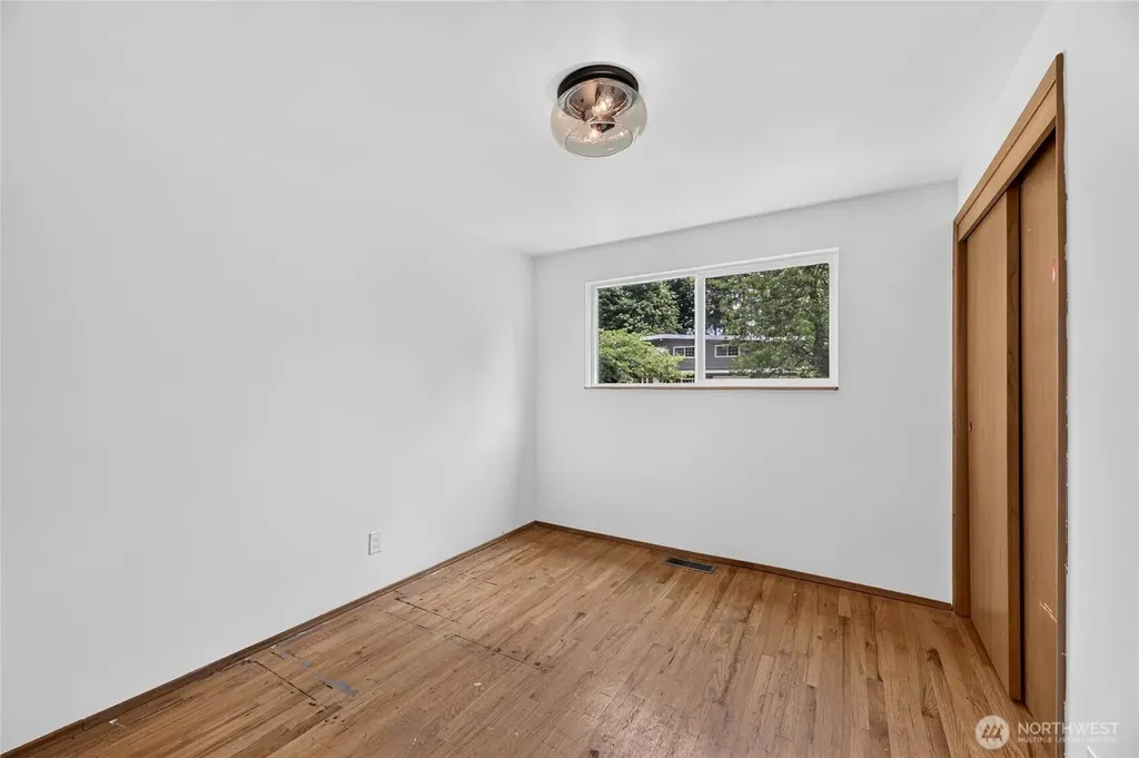 20003 3rd Place SW Normandy Park WA 98166