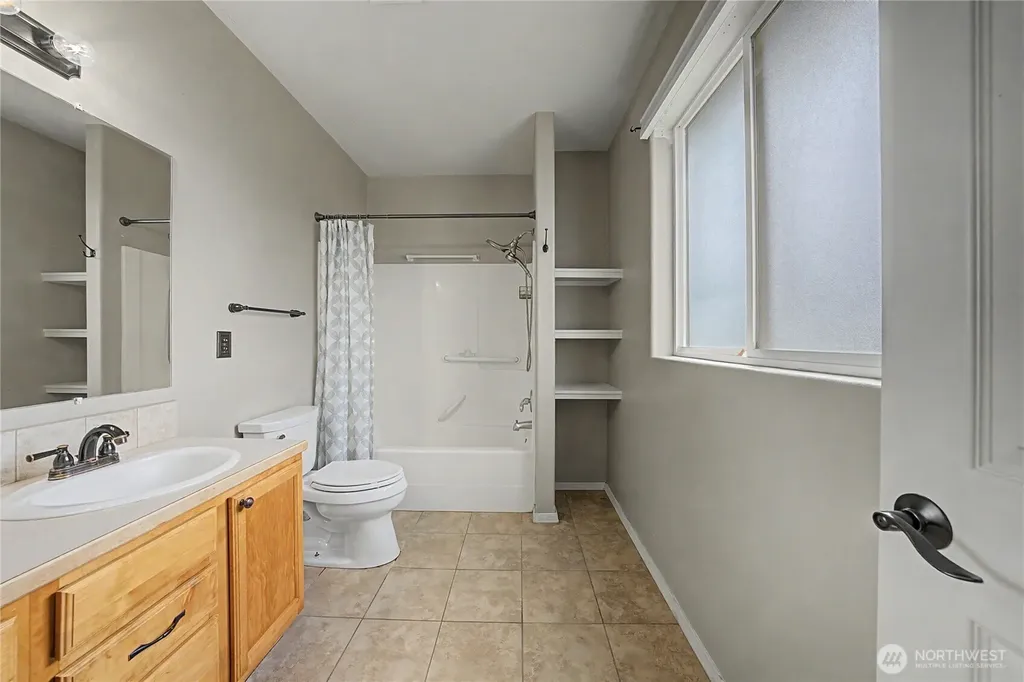 1301 W Oregon Street Moses Lake WA 98837