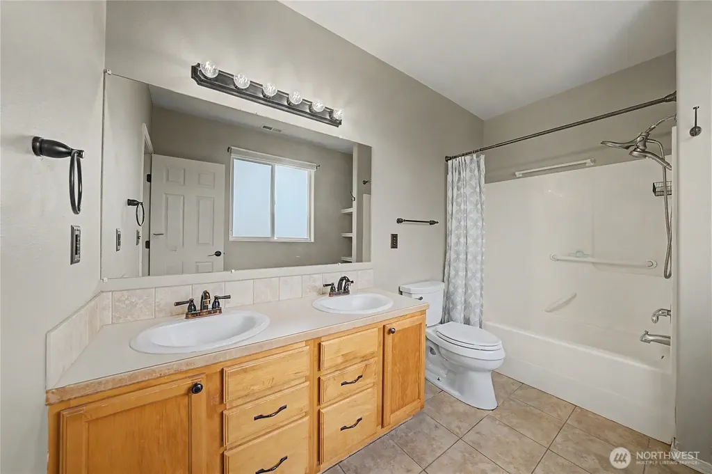 1301 W Oregon Street Moses Lake WA 98837