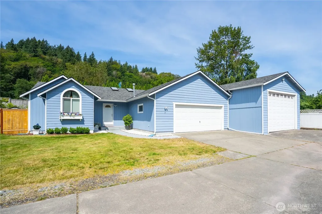 37 3rd Avenue N Algona WA 98001