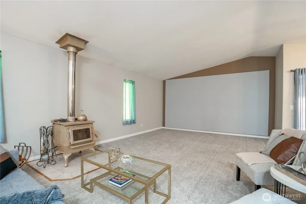 37 3rd Avenue N Algona WA 98001
