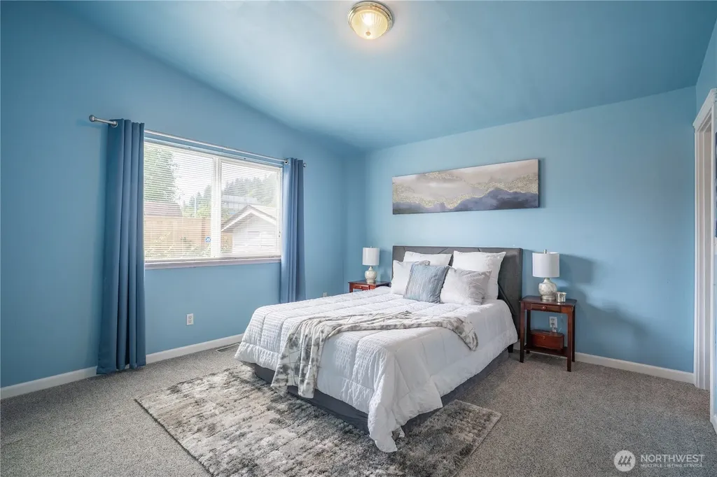 37 3rd Avenue N Algona WA 98001