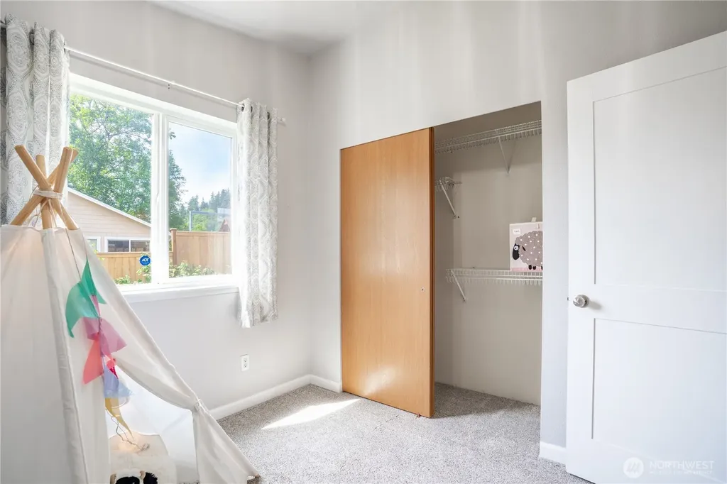 37 3rd Avenue N Algona WA 98001