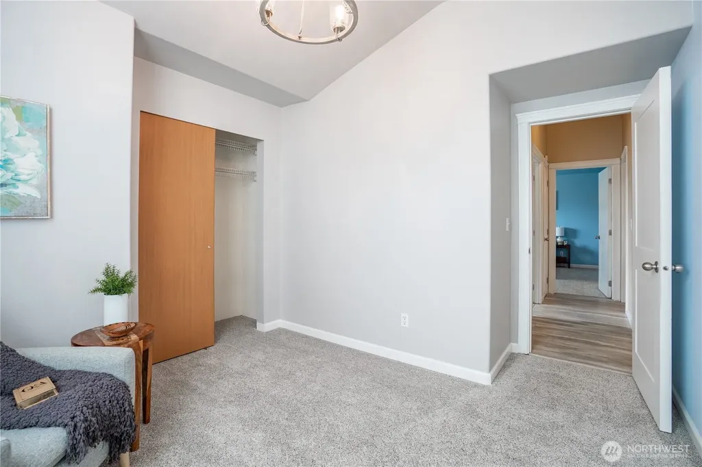 37 3rd Avenue N Algona WA 98001