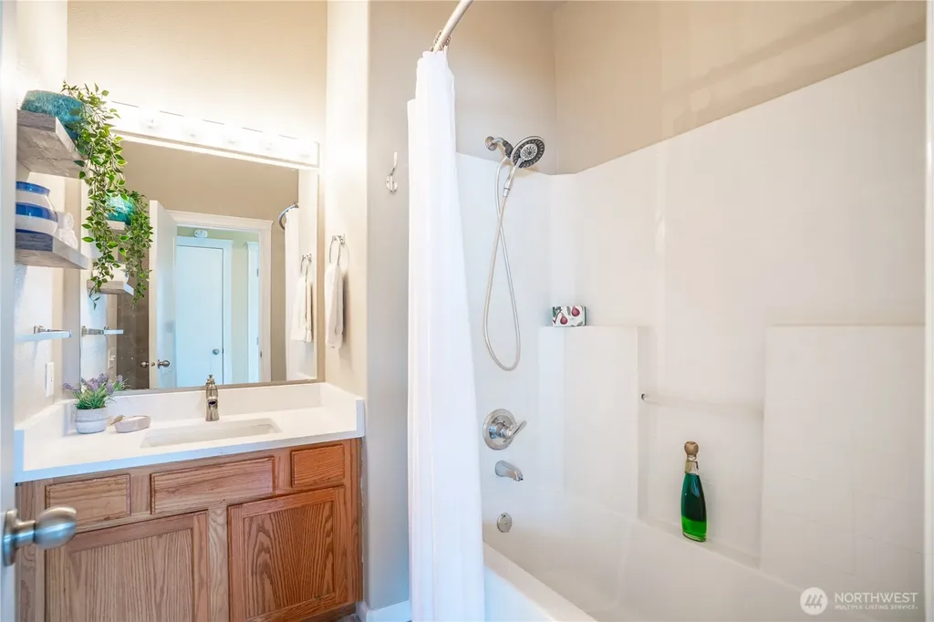 37 3rd Avenue N Algona WA 98001