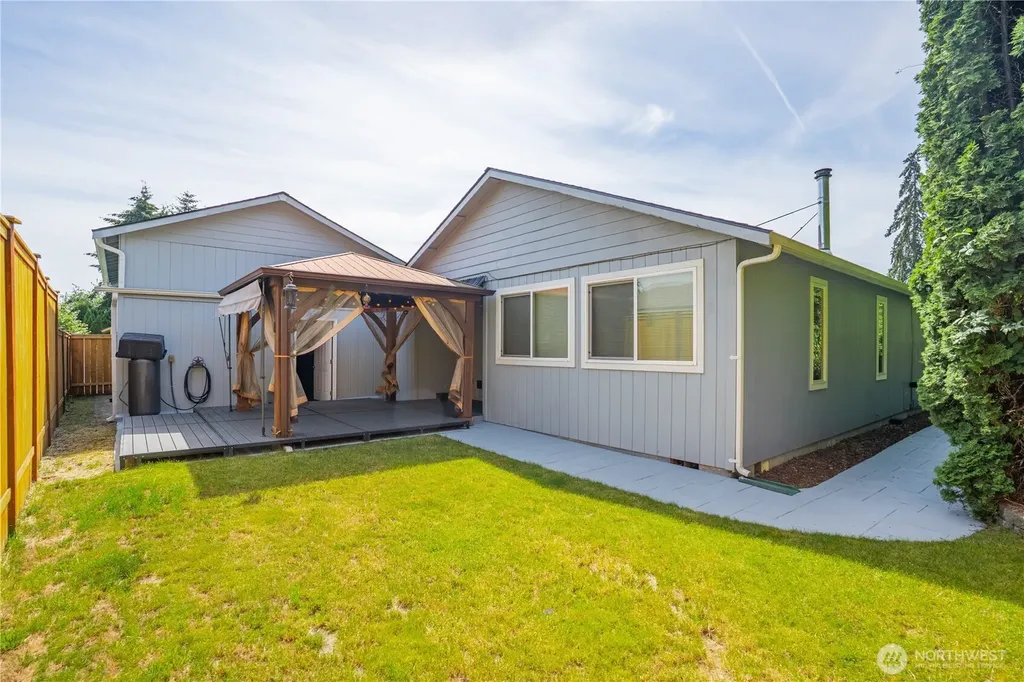 37 3rd Avenue N Algona WA 98001