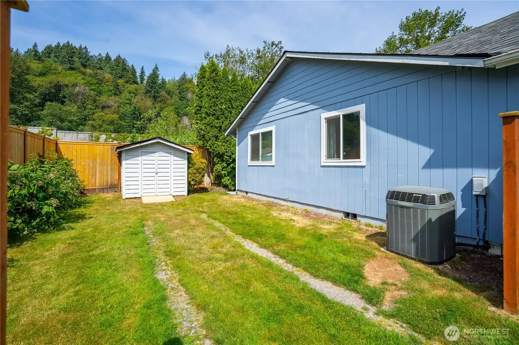 37 3rd Avenue N Algona WA 98001