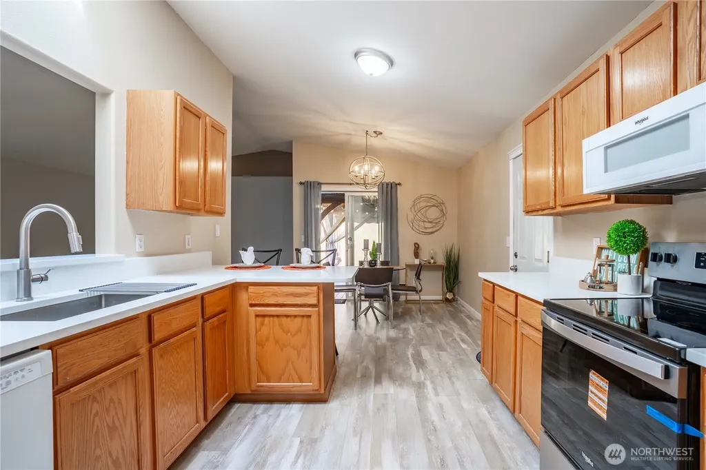 37 3rd Avenue N Algona WA 98001